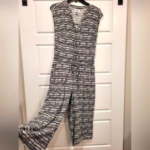 Old navy cropped jumpsuit size small